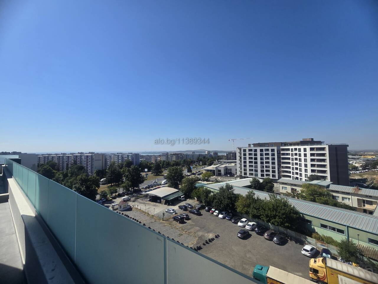 Ексклузивно от Compass property! Голям двустаен апартамент с панорама към морето!